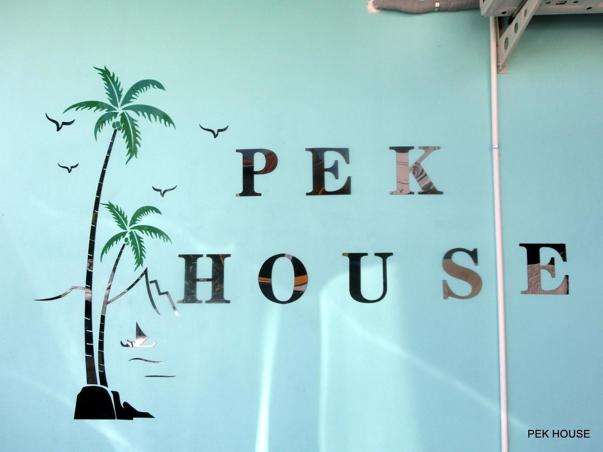 Pek House Apartment Phuket Екстериор снимка